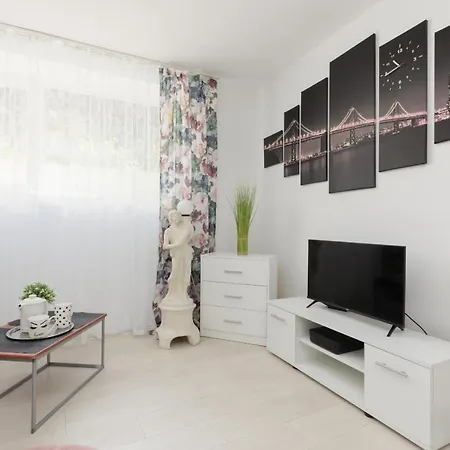 Affordable Underground Studio Near Pge Narodowy By Noclegi Renters Warsaw Exterior photo